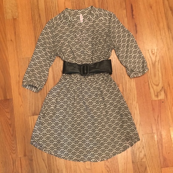 Dresses & Skirts - Bundle&Save💰 Black&Cream lined pattern dress